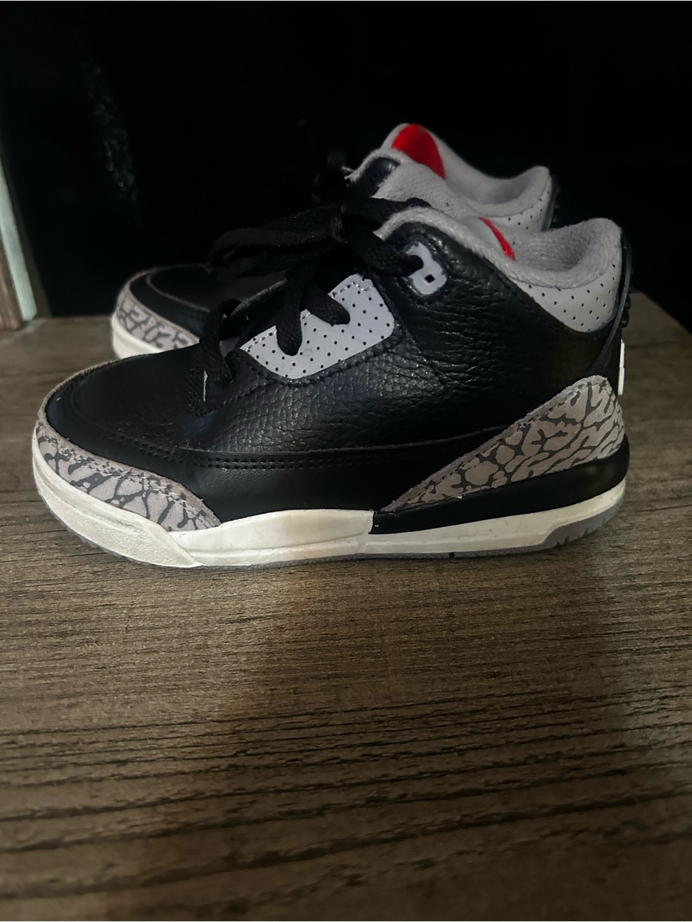 Jordan Kids Black, Gray, and Red Low-Top Sneakers Black Cement 3 Retros size 9c